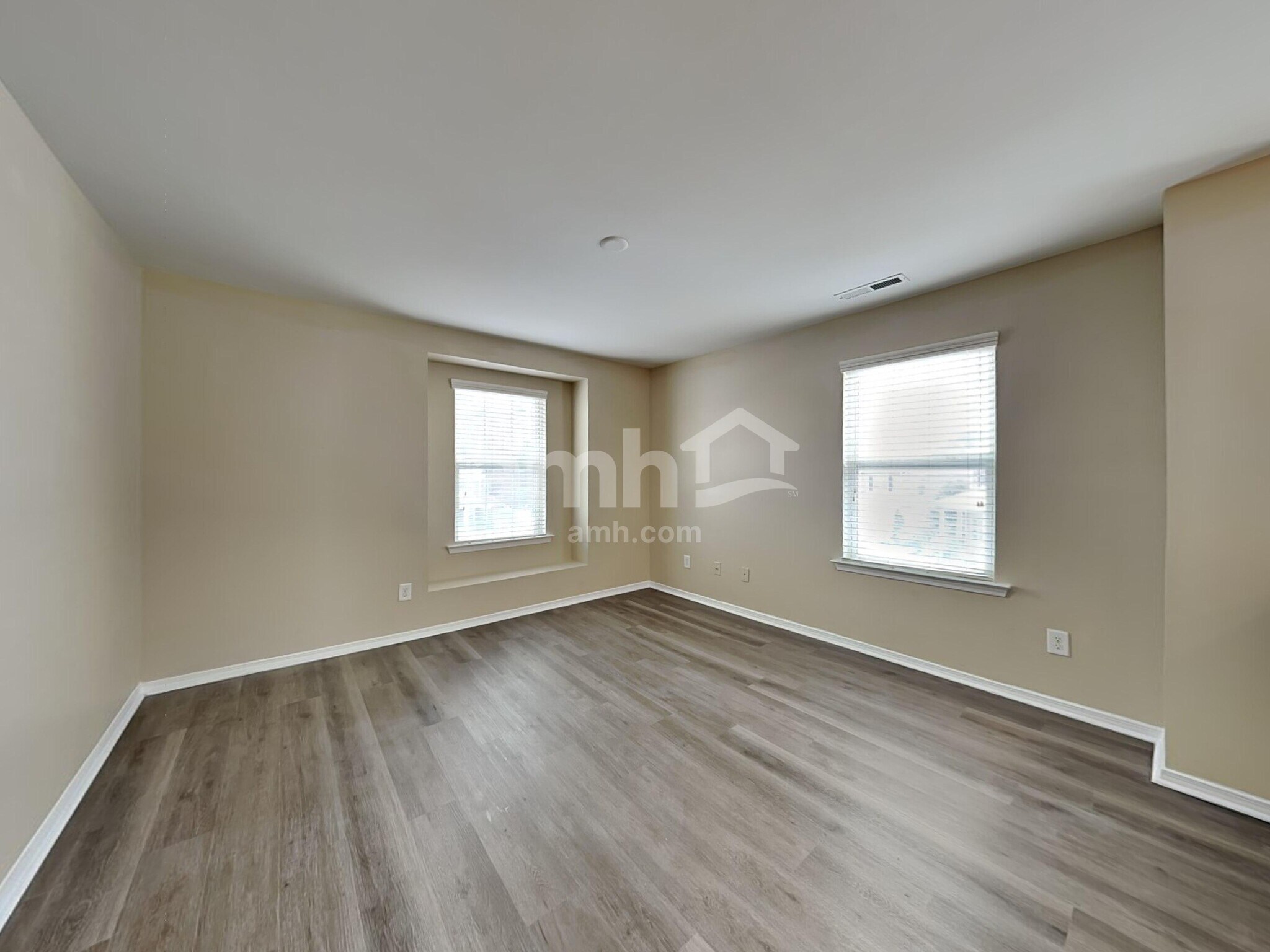 Building Photo - 84 Yarmouth Dr