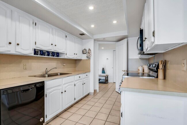 Building Photo - 4301 N Ocean Blvd