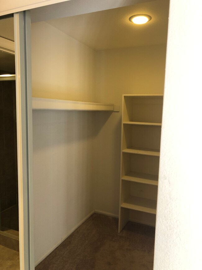 Walk-in Closet - 9345 N 92nd St