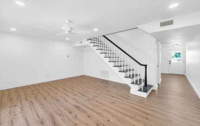Building Photo - 4027 E Campbell Ave