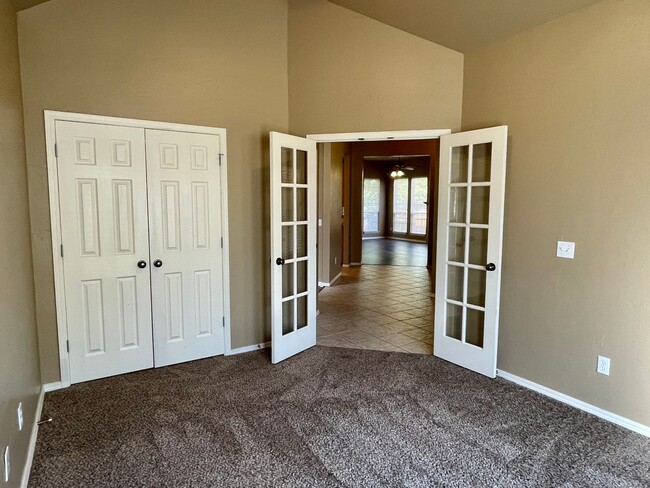 Building Photo - Beautiful 3 bed 2 bath home in a great loc...