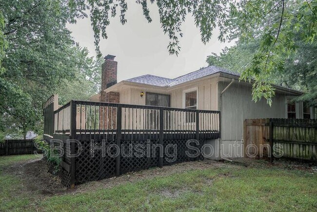 Building Photo - 405 SE Dales Ct