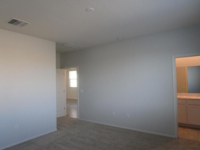 Building Photo - 8015 S Golden Bell Dr