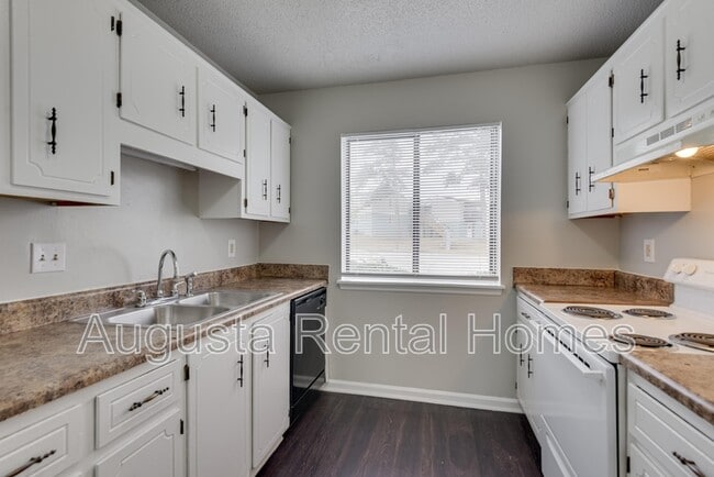 Building Photo - 2814 Thomas Ln