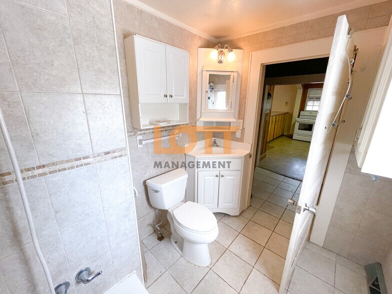 Building Photo - 294 Werts St