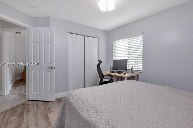 Building Photo - 1800 Water Ridge Dr