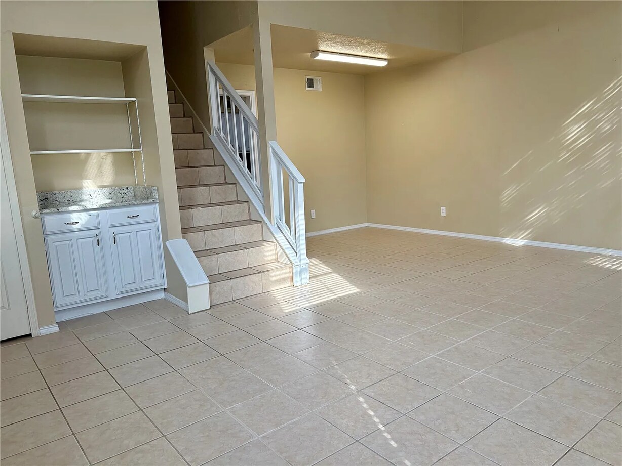 Building Photo - 500 Button Willow Ct