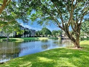 Building Photo - 9230 Lagoon Pl