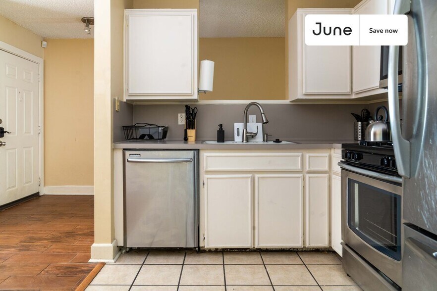 Building Photo - 9104 Quail Creek Dr