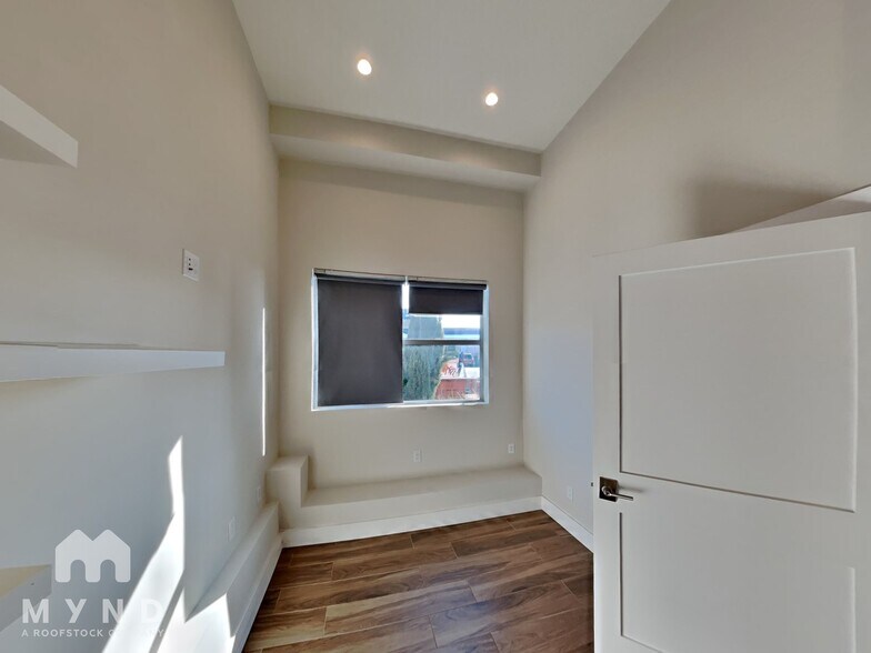 Building Photo - 3103 35th Ave