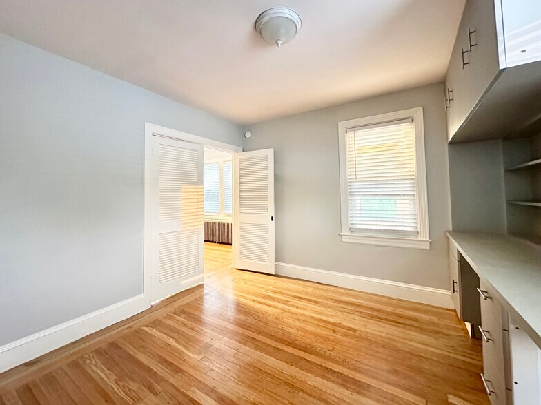 Building Photo - 419 Maple Ave