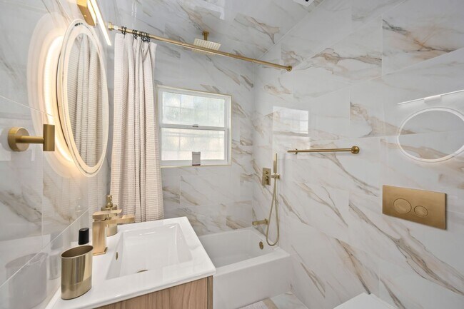 Building Photo - BEAUTIFUL HOME IN NORTH PB