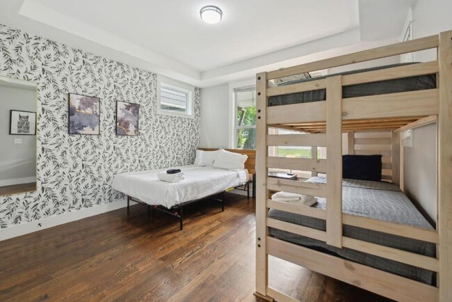 Building Photo - 1405B Stainback Ave