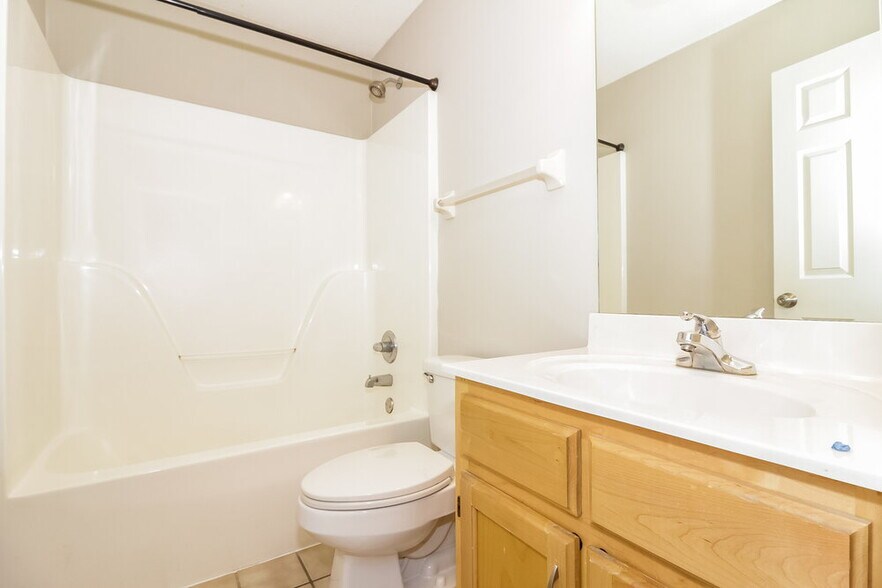 Building Photo - 3412 Pendulum Dr E