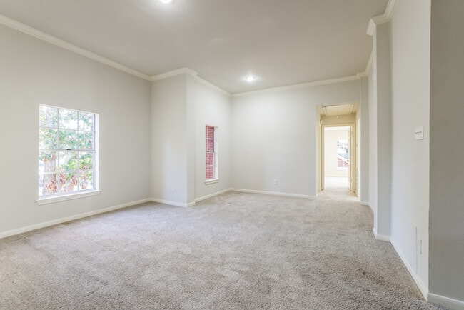 Building Photo - 3207 Greenwood Glen Dr