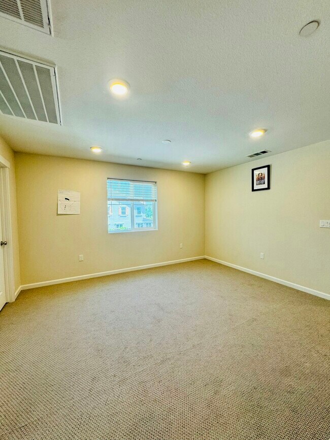 Building Photo - 5356 Knights Valley Ln