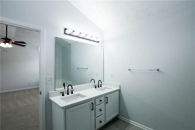 Building Photo - 3048 Kentmere Dr