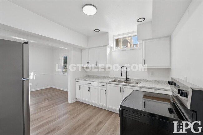 Primary Photo - 4013 Caroline Ave