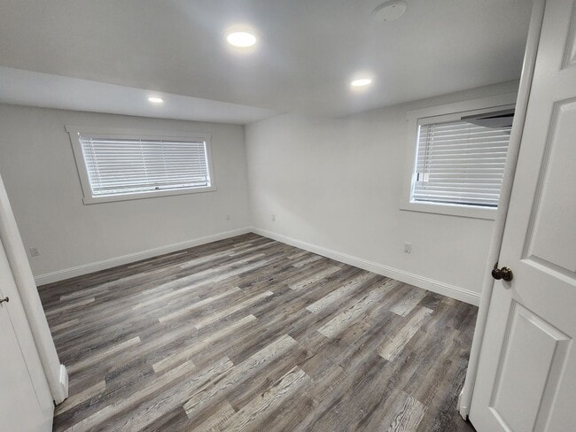 Building Photo - 2 Bed, 1 Bath Home *Gas and Electric Inclu...