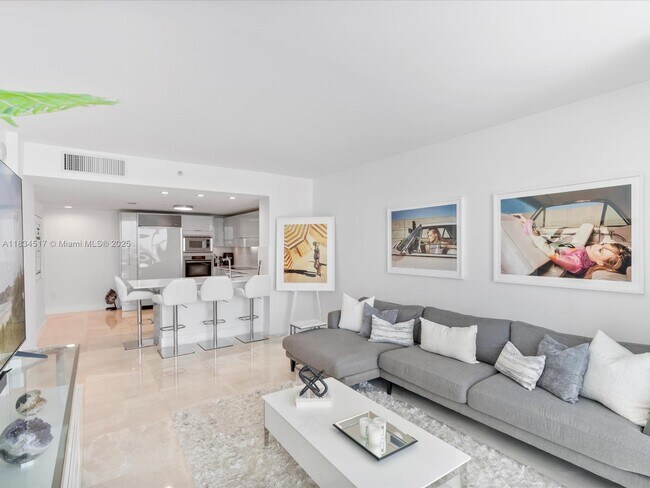 Building Photo - 6801 Collins Ave
