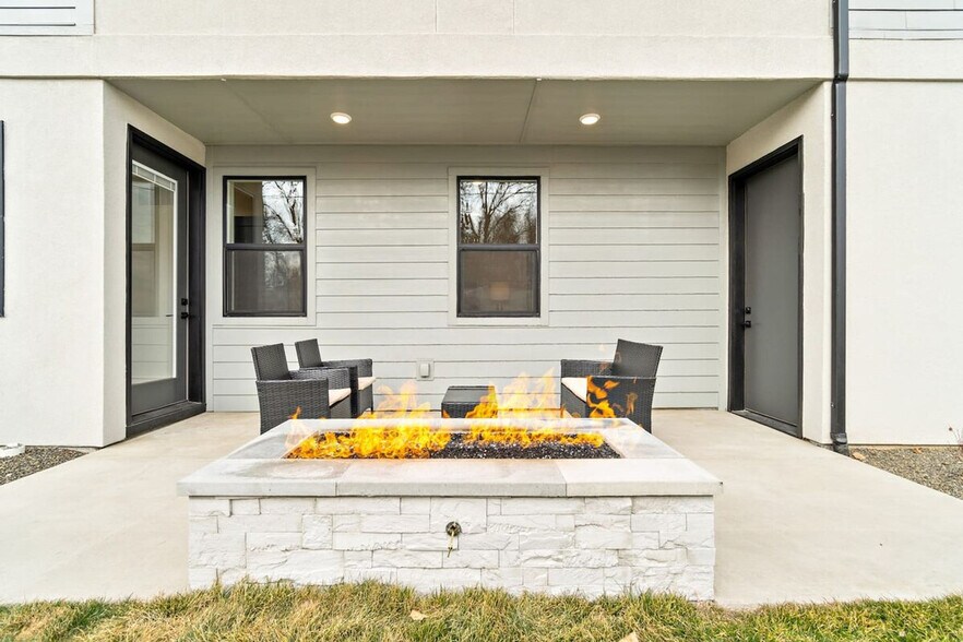 Building Photo - 1530 S Denver Ave