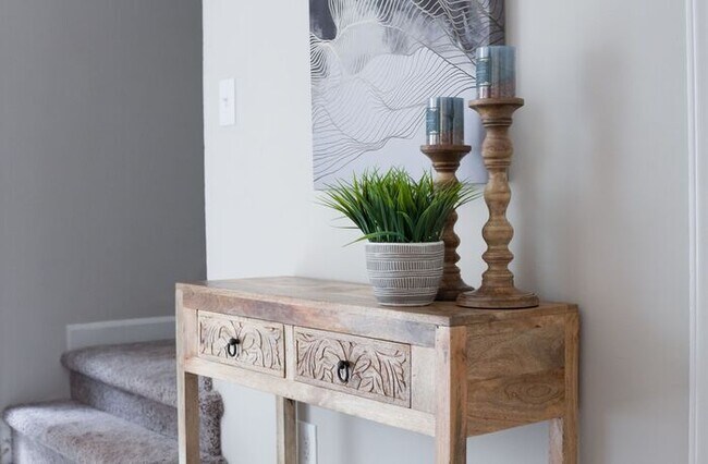 Building Photo - Townhomes at Humboldt Place- Fully renovated and move in ready 2 bedroom unit!