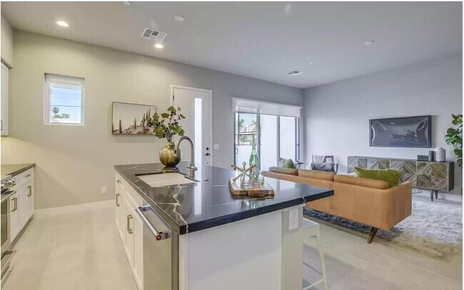 Building Photo - 1111 E Missouri Ave