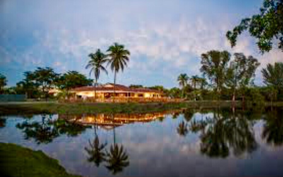 Building Photo - 3553 Estepona Ave