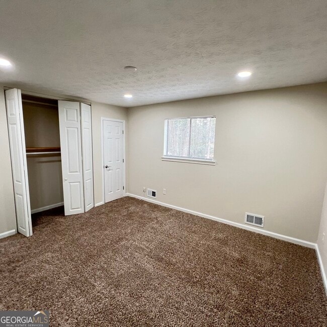 Building Photo - 9028 Raven Dr