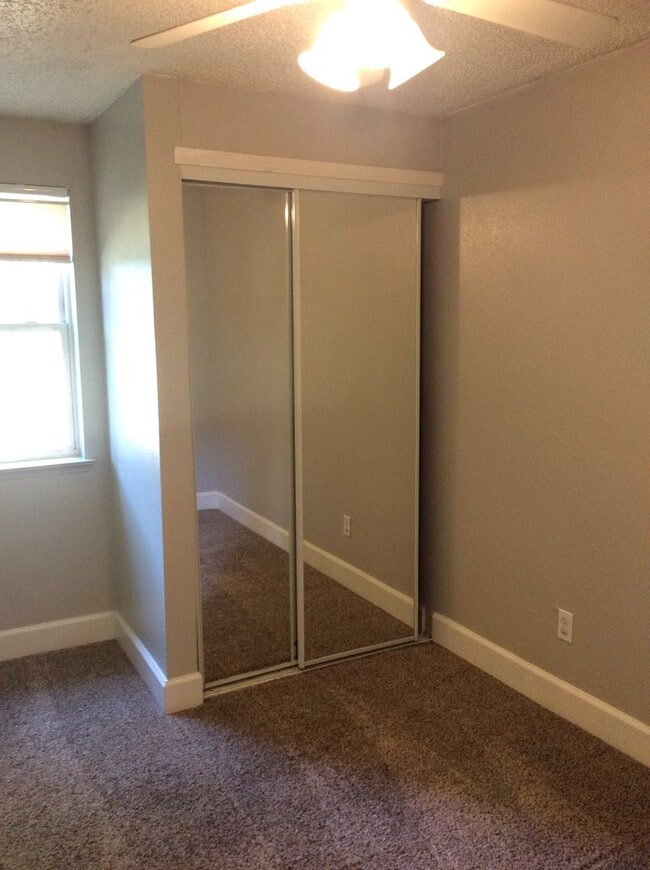 Building Photo - Lovely 3 Bdrm+ -  2 story home in Tacoma! ...