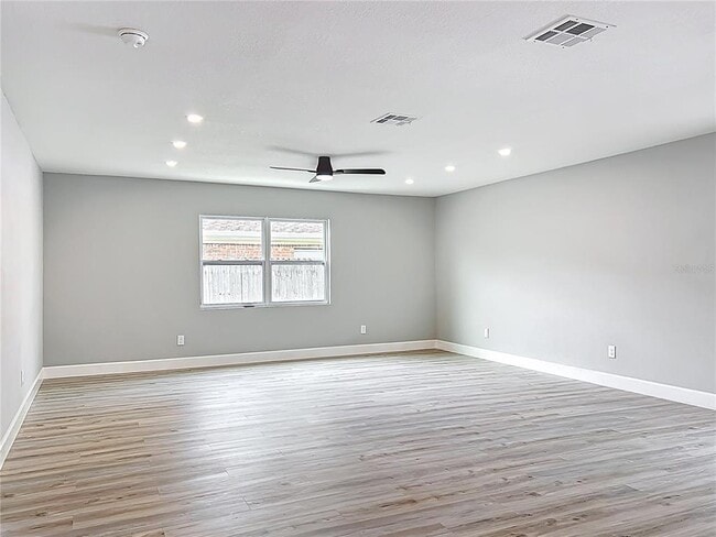 Building Photo - 8676 Hillside Dr