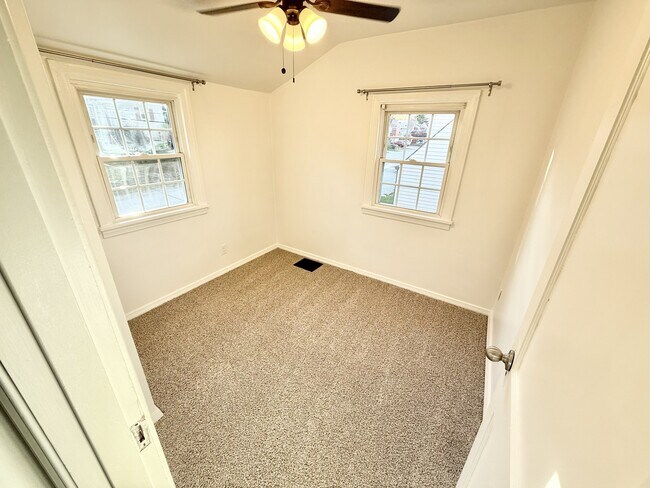 Building Photo - 2125 Wesley St