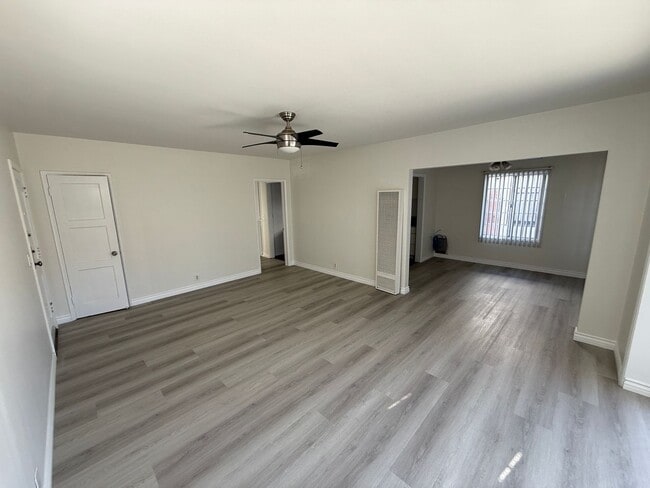 Building Photo - Beautiful 2 Bedroom Belmont Shore Apartment for Rent - Garage Parking Included!
