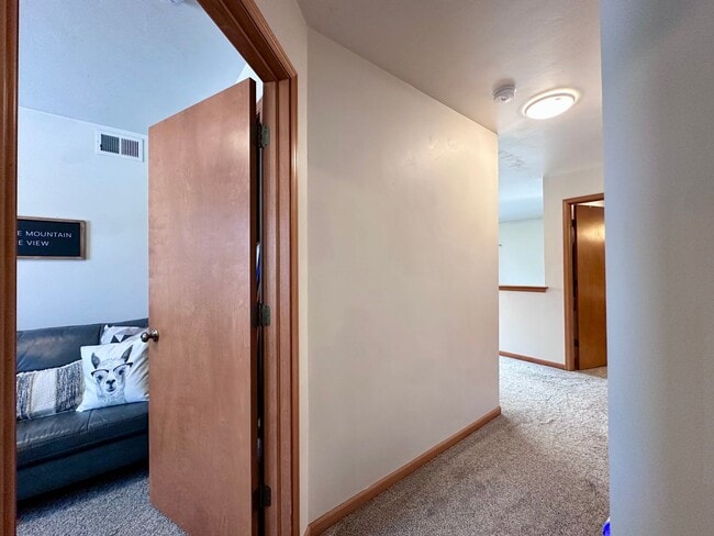 Building Photo - 1170-1172-1172 S Atrium Ct