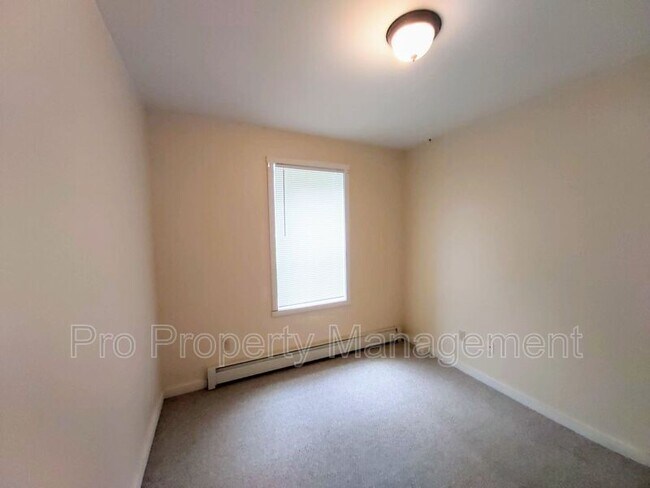 Building Photo - 815 E Main St