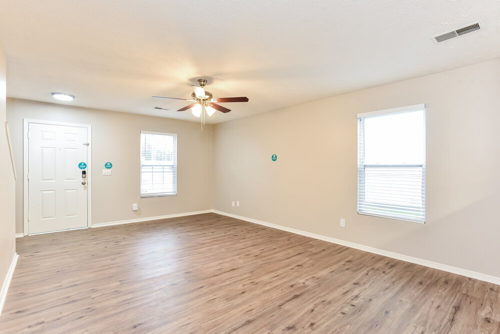 Building Photo - 2803 Creekbend Dr