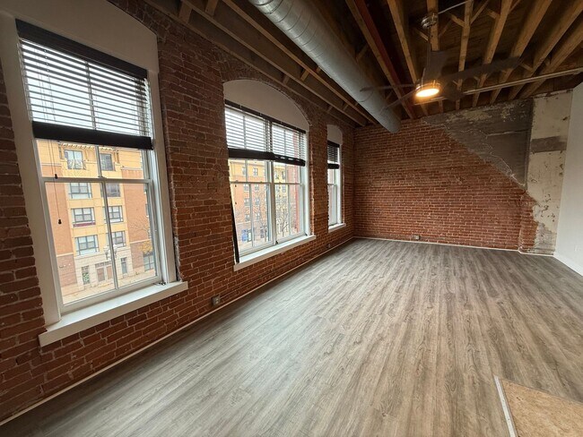 Building Photo - Bonnie Jean Flats