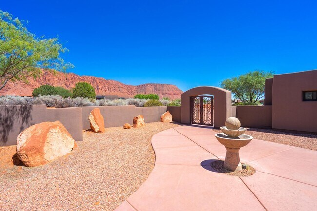 Building Photo - Exquisite Custom Home in Prestigious Commu...