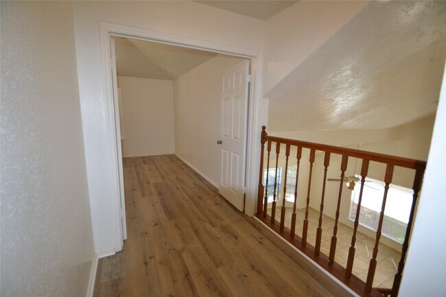 Building Photo - 12410 Meadow Briar Dr