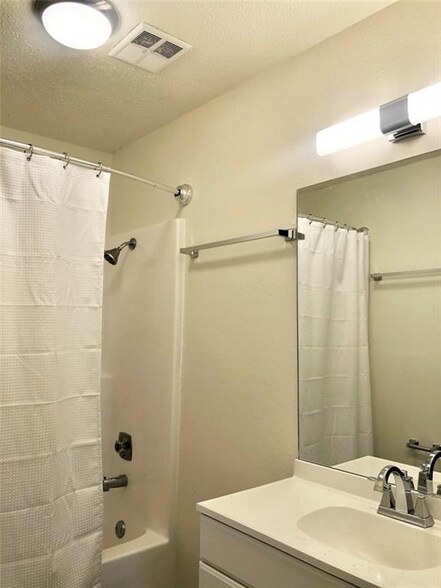 Building Photo - 419 S Cleveland St