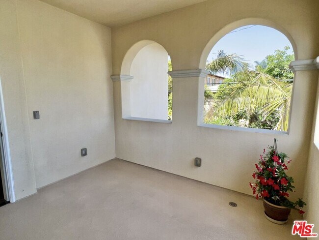 Building Photo - 3844 Tilden Ave