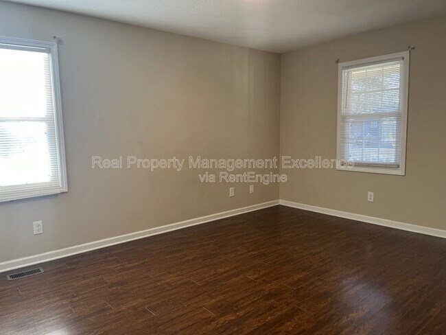 Building Photo - 709 S Webb St