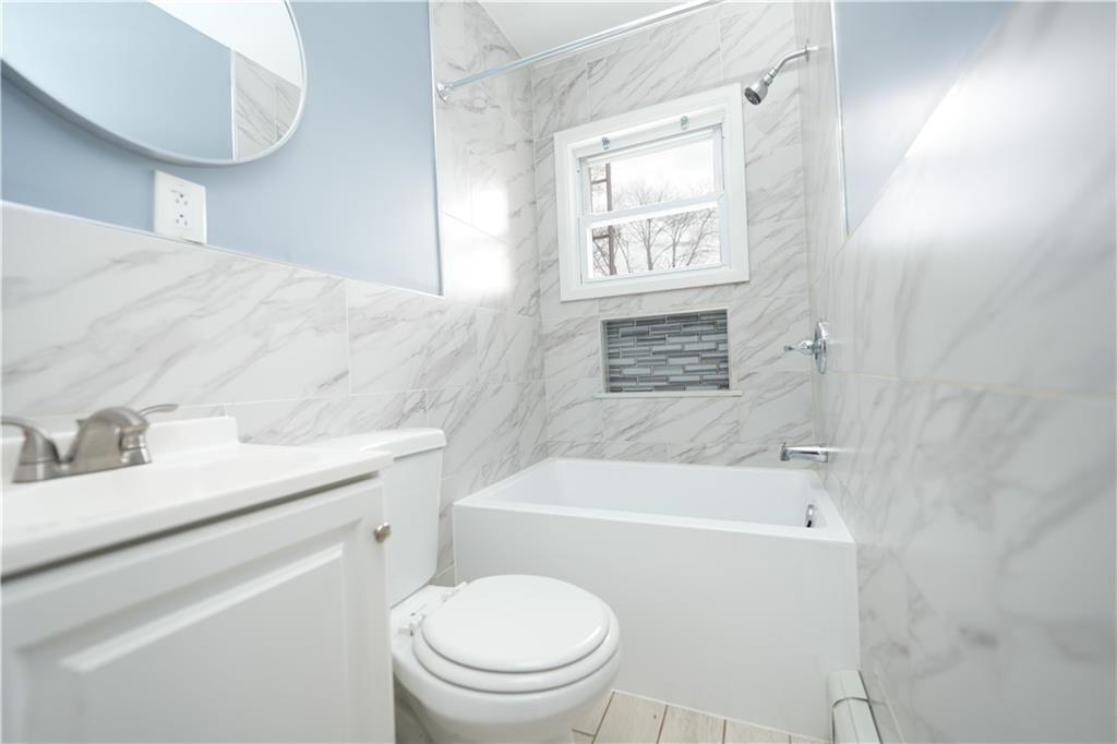 Building Photo - 167 Baxter St