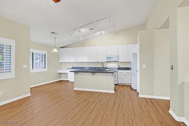 Building Photo - 1813 Puerto Way