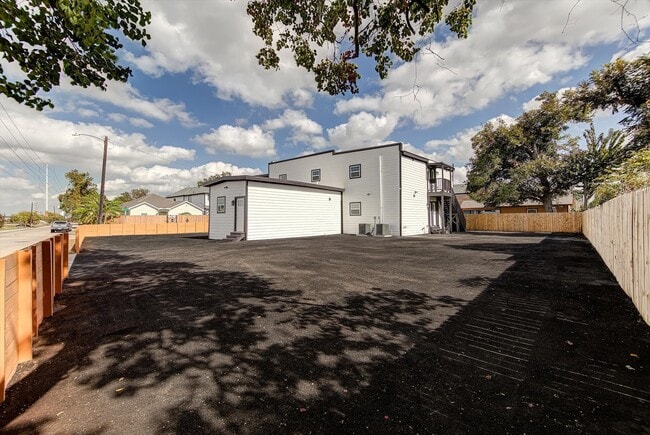 Building Photo - 6608 Avenue O