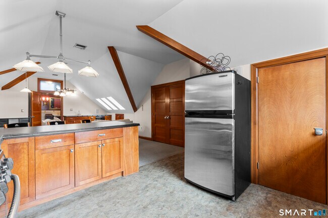 Building Photo - 105 Howe Ave