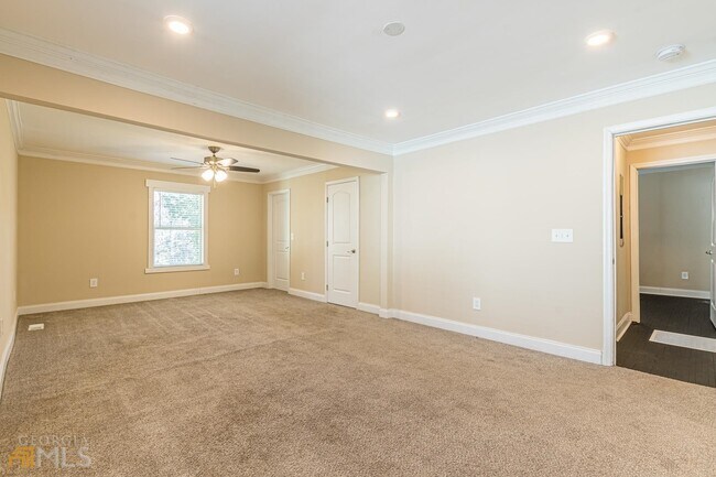 Building Photo - 1136 Wyland Dr SW
