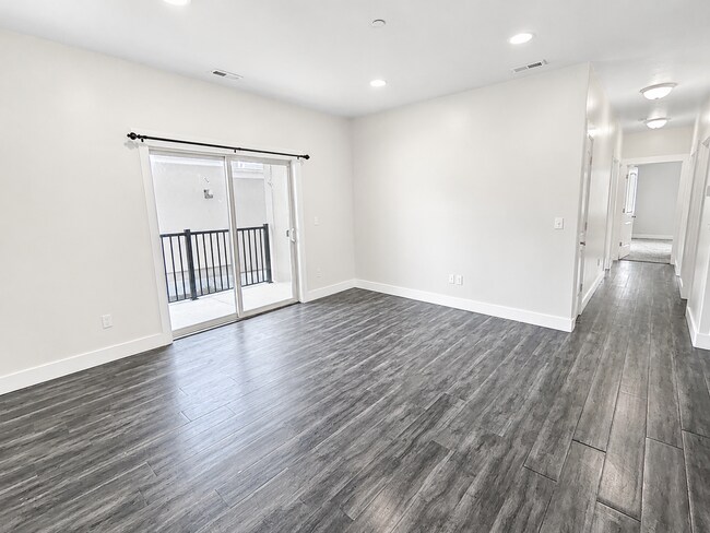 Building Photo - 91 W Springview Dr