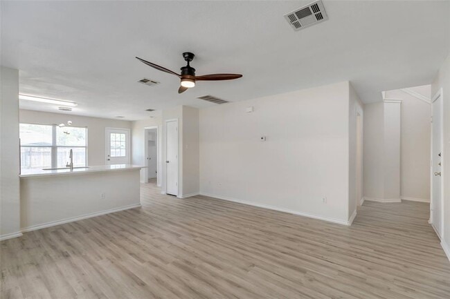 Building Photo - 3207 Barksdale Dr
