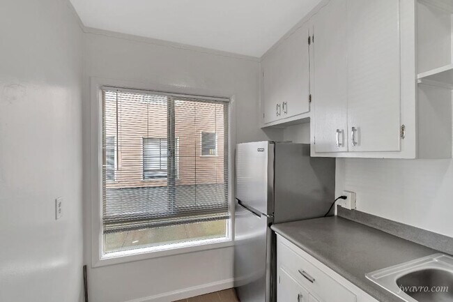 Building Photo - 80 Terra Vista Ave